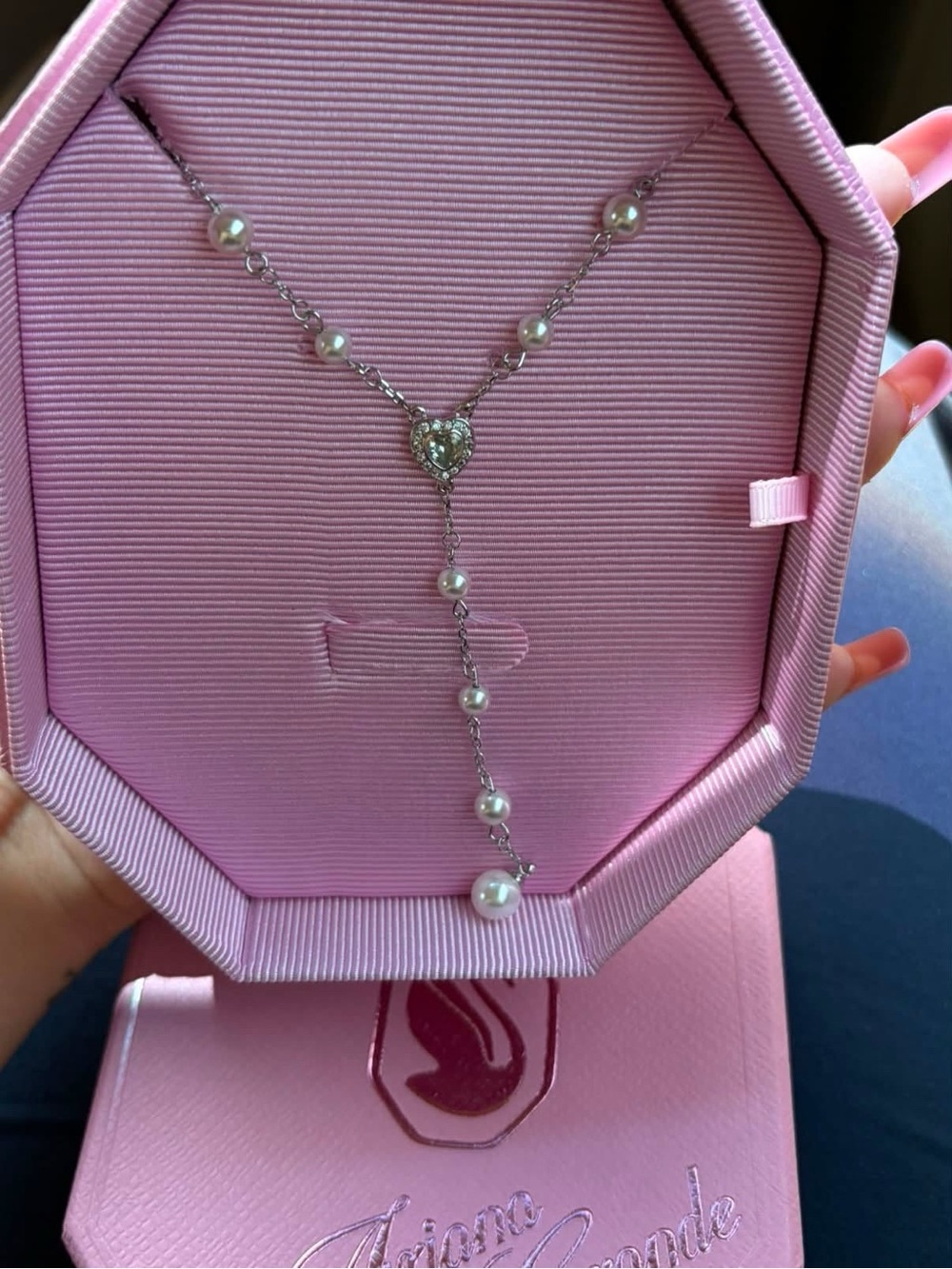 Ariana Grande Silver Necklace with White Pearls and Heart Pendant - Picture 3 of 4